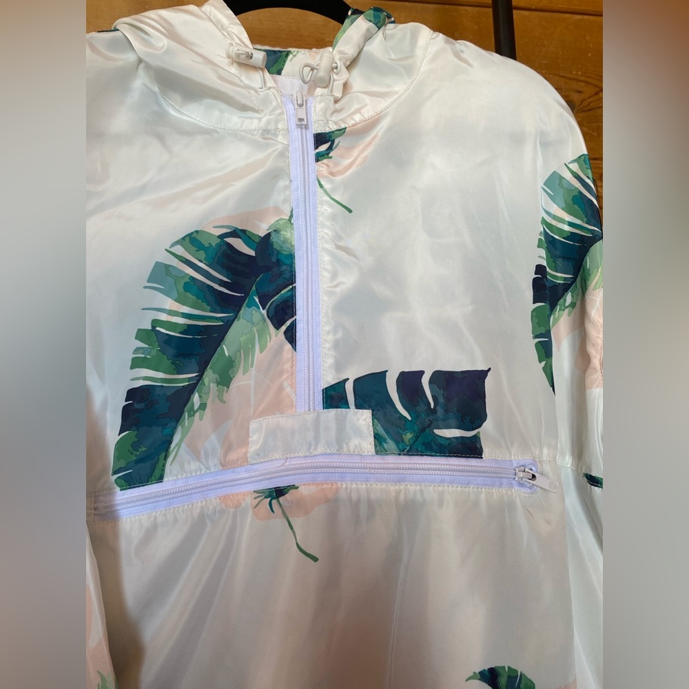 Wind breaker - Picture 3 of 6